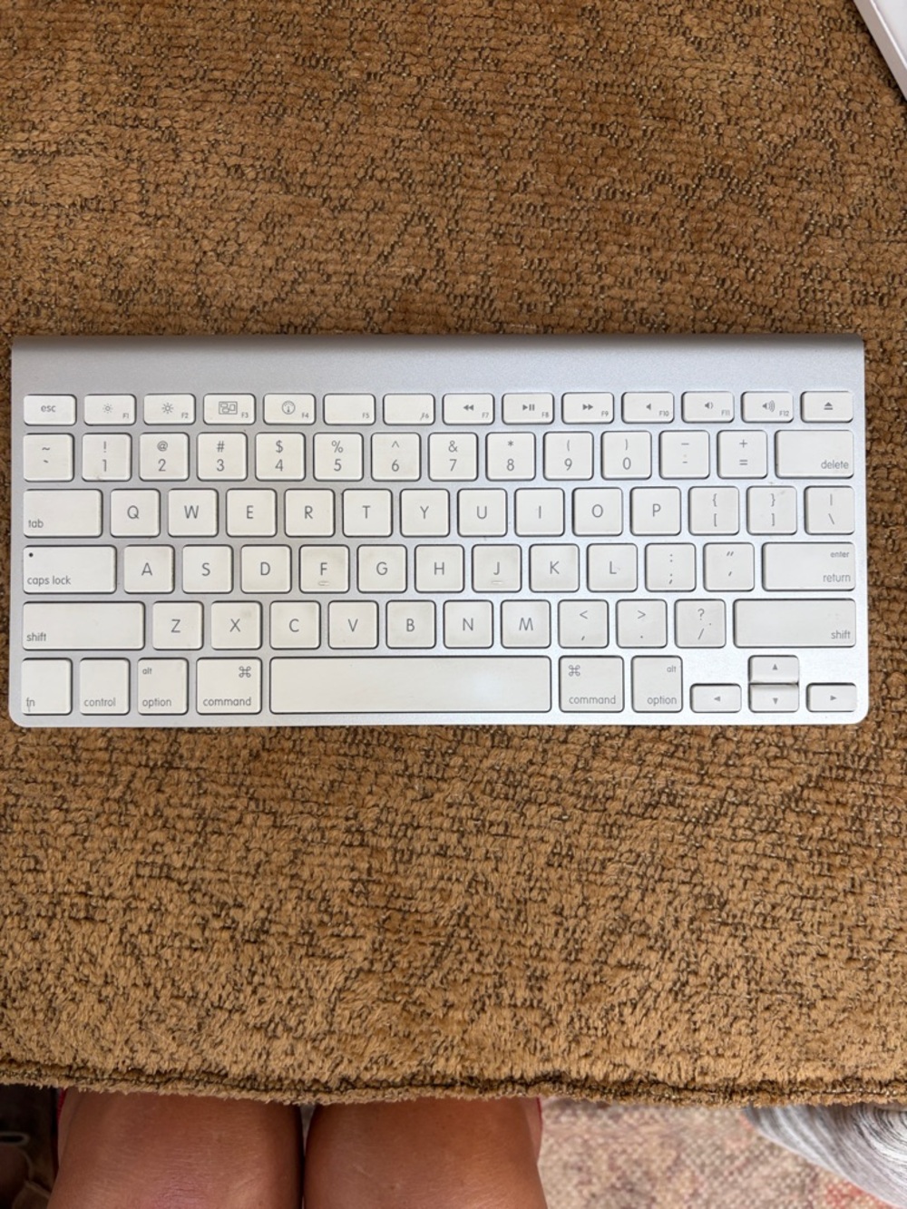 Apple A1314  Wireless Bluetooth Keyboard in Silver and White.